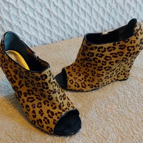 NWOT Faux Calf Hair Wedge Peep Toe Bootie, Leopard Print - Picture 3 of 9